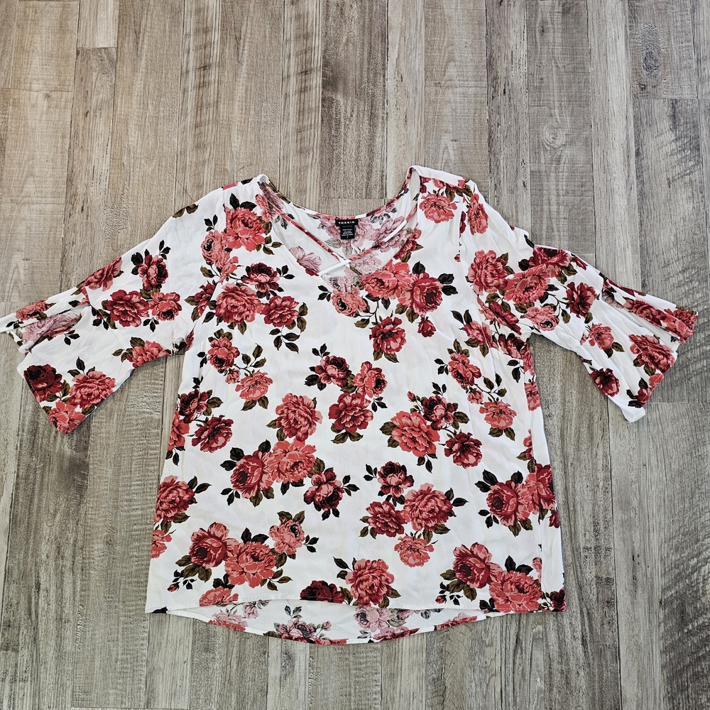 Torrid Womens Plus Size Blouse With Bell Sleeves and Floral Pattern Size 2